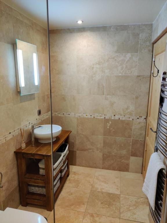 Spacious In Traditional French Village, Sleeps 8, Four Star With Fibre Broadband *