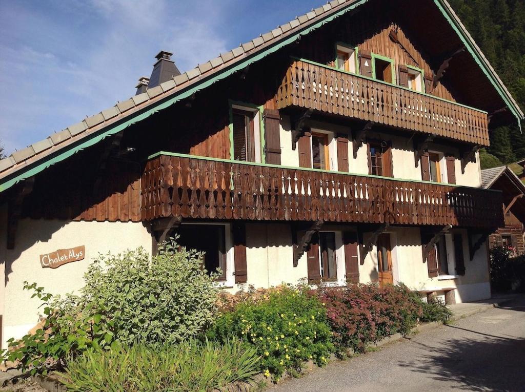 Spacious In Traditional French Village, Sleeps 8, Four Star With Fibre Broadband Chalet Abondance