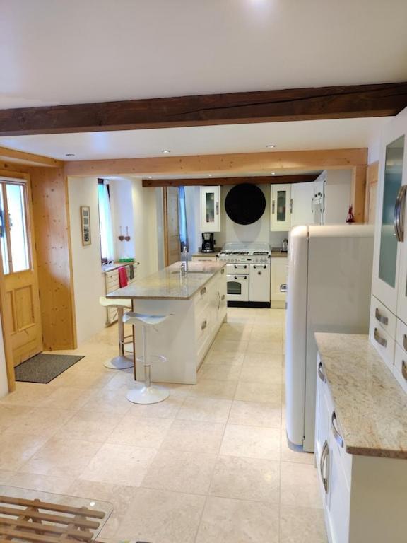 Chalet Spacious In Traditional French Village, Sleeps 8, Four Star With Fibre Broadband *