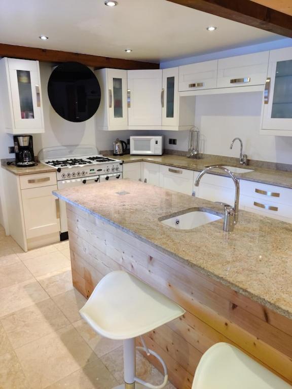 Spacious In Traditional French Village, Sleeps 8, Four Star With Fibre Broadband * Abondance