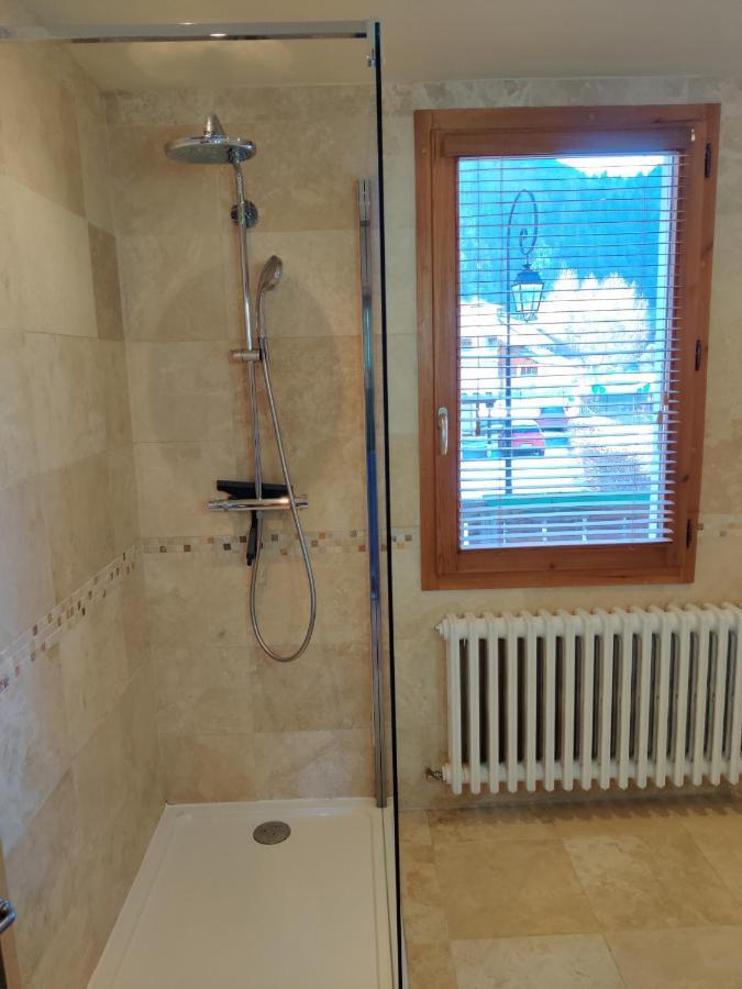 Spacious In Traditional French Village, Sleeps 8, Four Star With Fibre Broadband Abondance