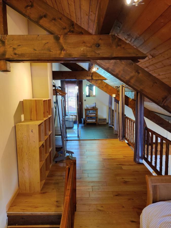 Chalet Spacious In Traditional French Village, Sleeps 8, Four Star With Fibre Broadband *